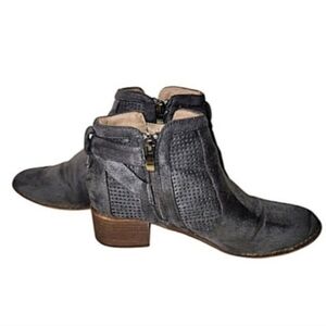 Women's AMS Vickie Booties With Block Heel Size 7.5
